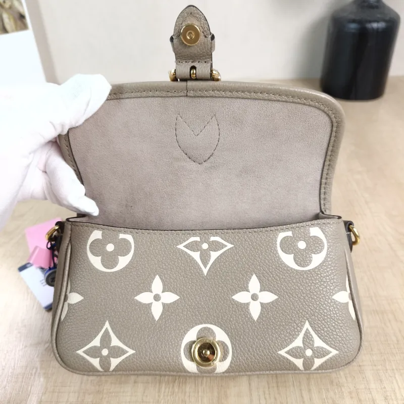 Louis Vuitton Crossbody Bag Diane Baguette Bag Empreinte Embossed Calfskin Monogramnano19 × 6 × 10.5 cm — detail view 9 of 12