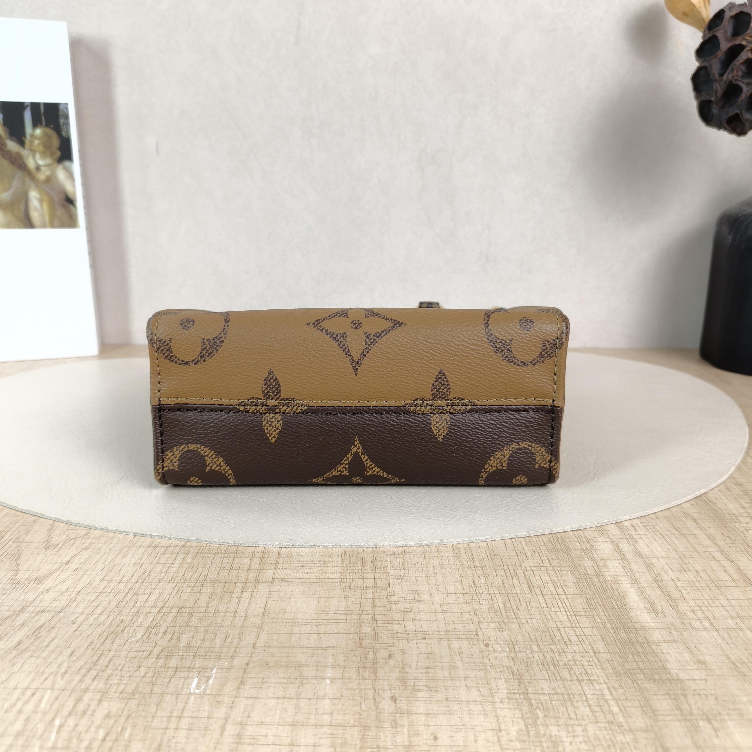 Louis Vuitton Crossbody Bag Onthego BB Monogram PVCBB18 × 8.5 × 15 cm — cover view 4 of 6