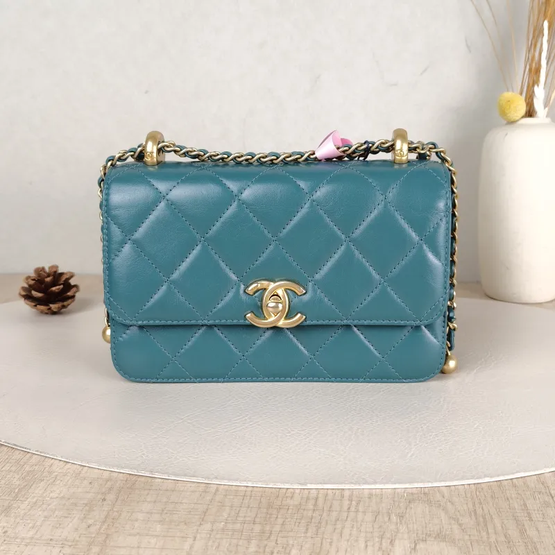 Chanel Crossbody Bag Green Calfskin Small19 × 8 × 12 cm