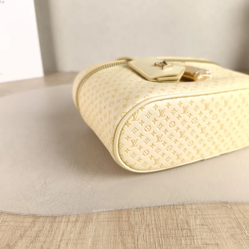 Louis Vuitton Shoulder Bag VANITY POUCH Cosmetic Bag Calfskin One Size 19 × 6.5 × 11.5 cm — detail view 7 of 10