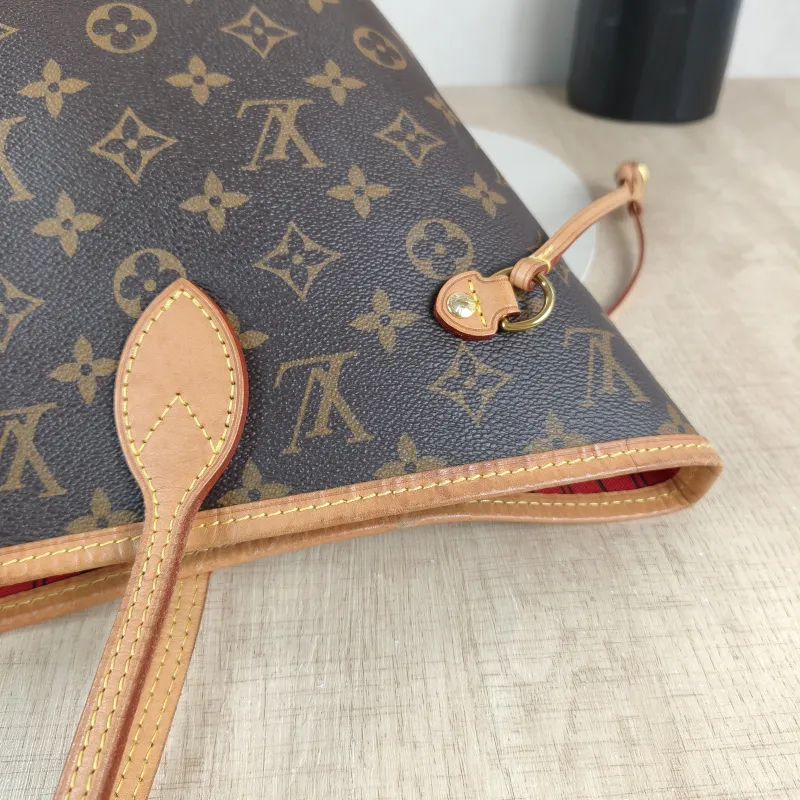 Louis Vuitton Shoulder Bag Neverfull Monogram PVC Medium 31 × 14 × 28 cm — detail view 1 of 12
