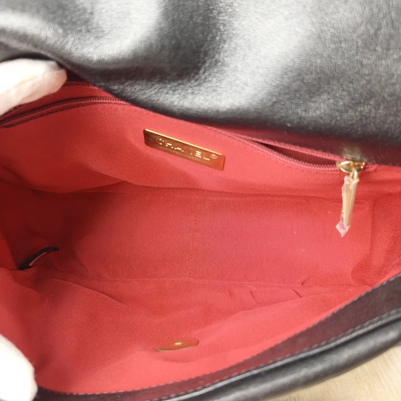 Chanel Crossbody Bag 19Bag Black SL ambskin Small 26 × 9 × 16 cm 28 — detail view 12 of 13