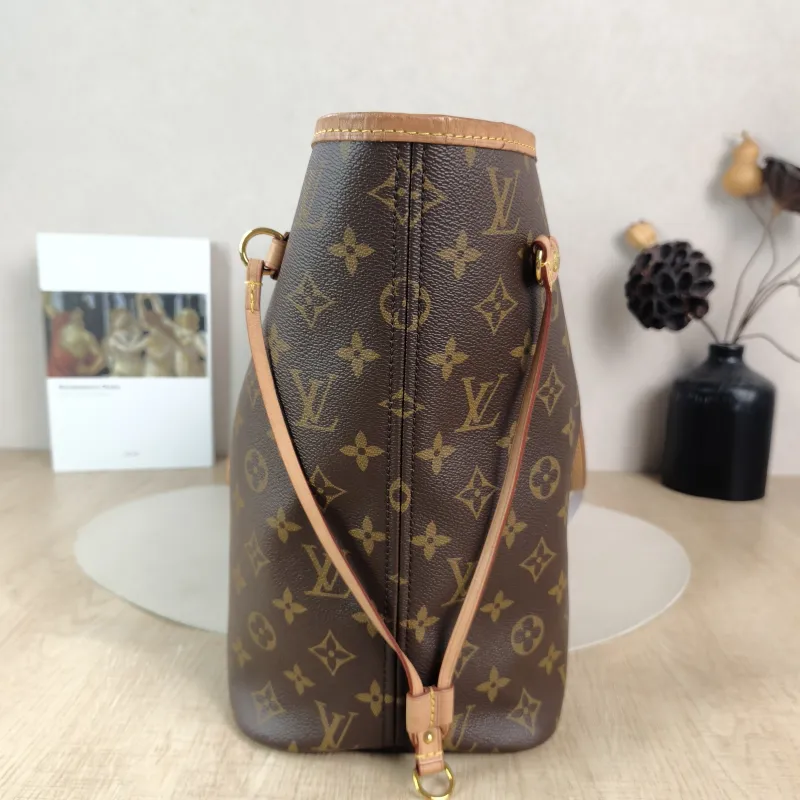 Louis Vuitton Shoulder Bag Neverfull Monogram PVC Medium 31 × 14 × 28 cm — detail view 11 of 13