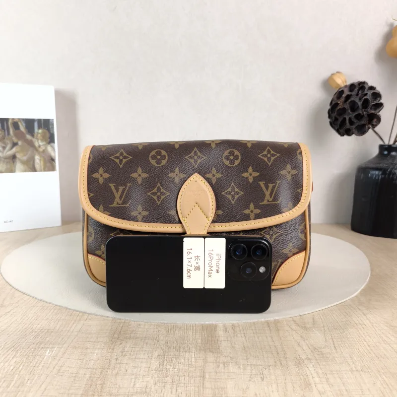 Louis Vuitton Crossbody Bag Diane Baguette Bag Shoulder Strap PVC Small 24 × 9 × 15 cm — cover view 3 of 6