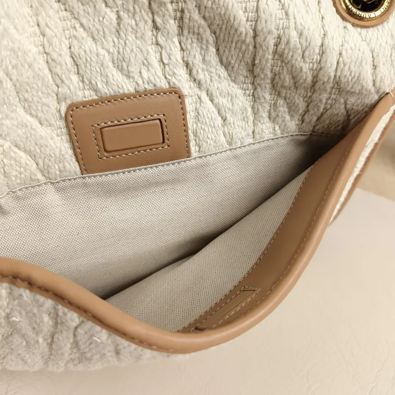 SAINT LAURENT Crossbody Bag Niki White D Medium28 × 8.5 × 20 cm — detail view 12 of 13