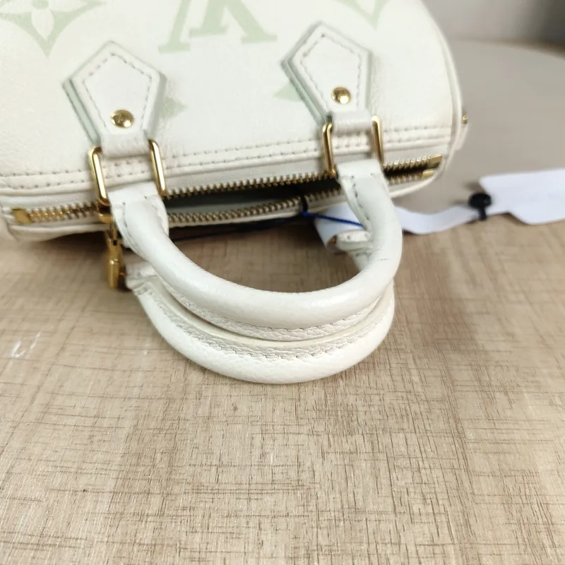 Louis Vuitton Crossbody Bag Speedy Nano White · Green Empreinte Embossed Calfskinnano16 × 7.5 × 10 cm — detail view 5 of 10