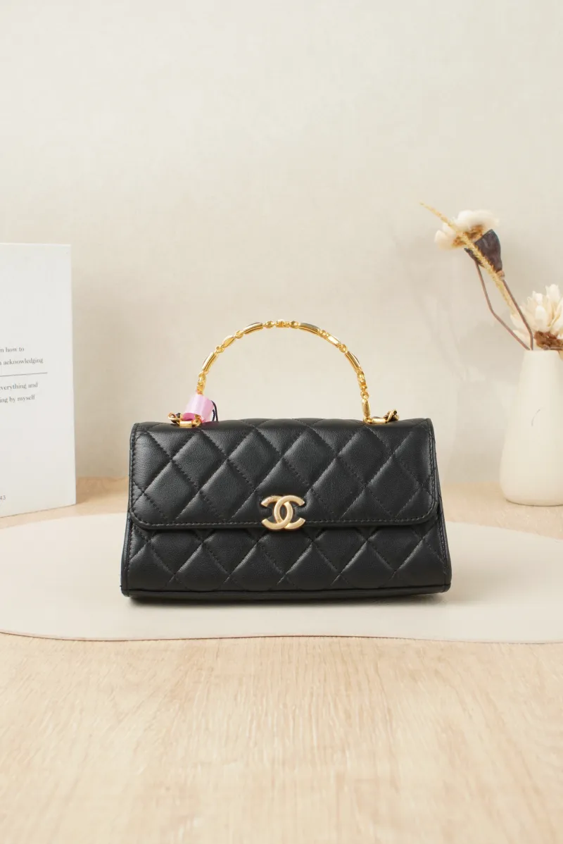 Chanel 22b kelly Black with Gold-Tone Hardware Lambskin Microchip Edition · · 18.5 × 4.5 × 10 cm — cover view 2 of 7