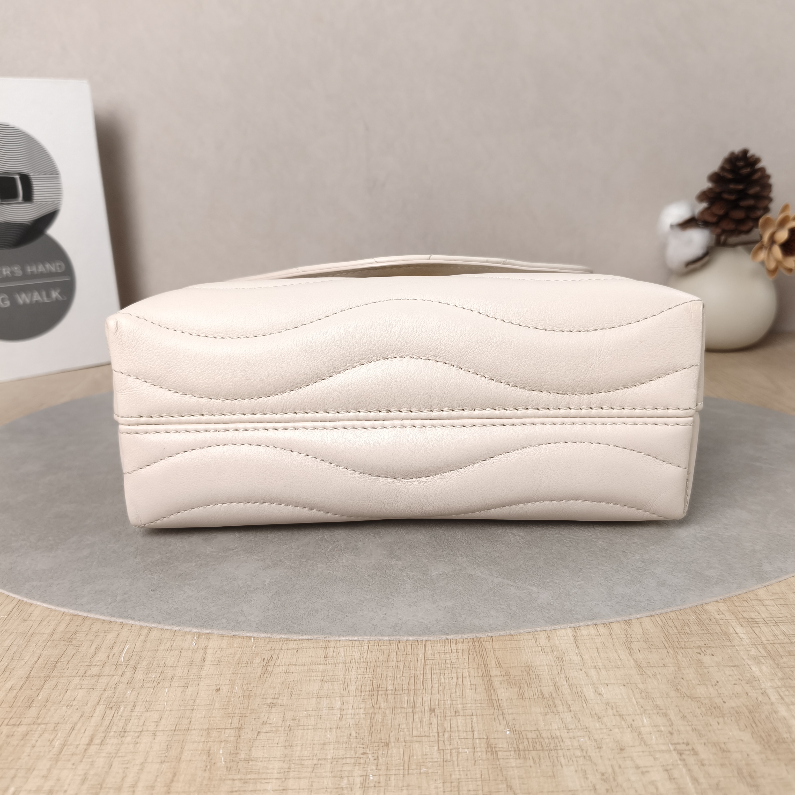 Louis Vuitton Crossbody Bag New Wave Hold Me Top Handle Bag White Calfskin One Size23 × 10 × 15 cm — cover view 4 of 6