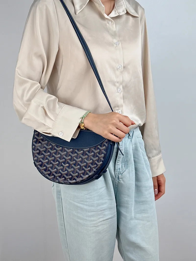 GOYARD Crossbody Bag Hirondelle Navy ine Canvas One Size 25 × 6 × 17 cm — on-model view 2 of 2