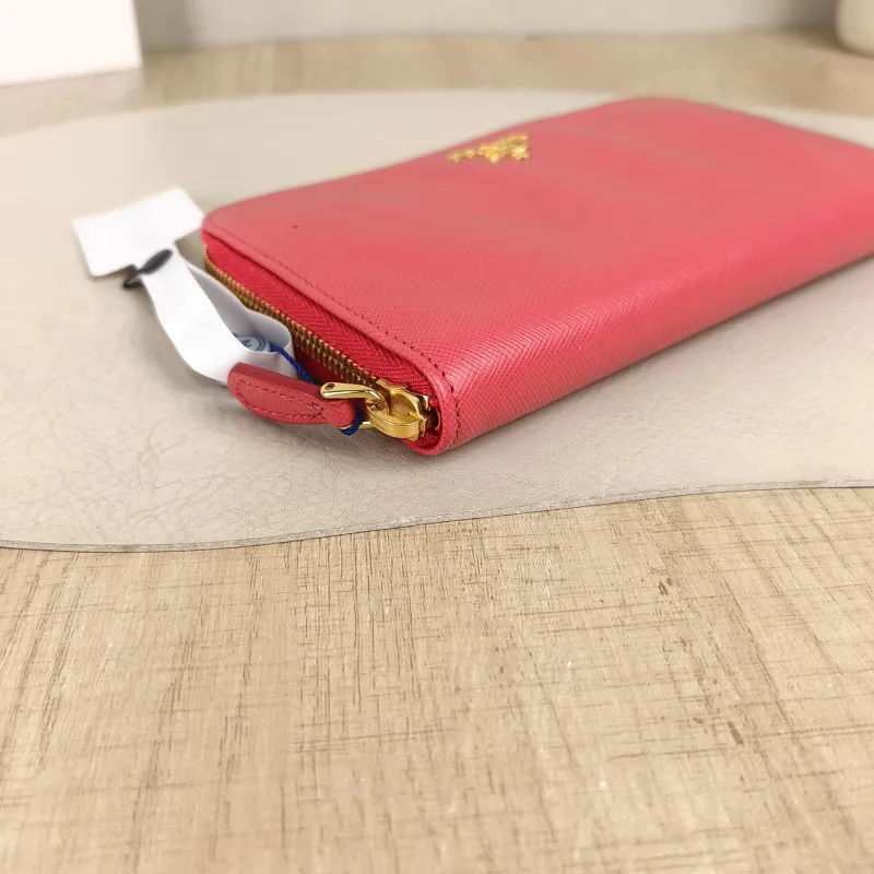PRADA Wallet Wallet Red Calfskin Edition18.5 × 2 × 10.5 cm — detail view 8 of 11