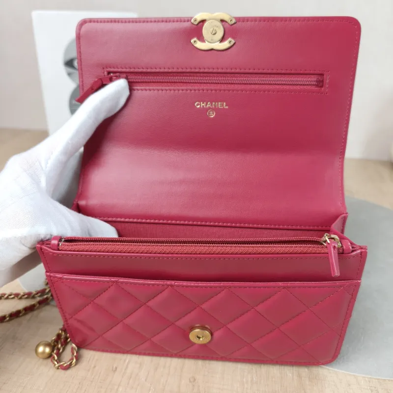 Chanel Crossbody Bag woc Red Calfskin One Size 19.2 × 3.5 × 12.3 cm — detail view 4 of 11
