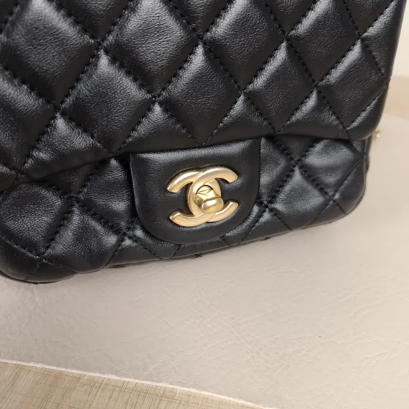 Chanel Crossbody Bag Black Lambskin One Size17 × 8 × 13.5 cm — detail view 12 of 15