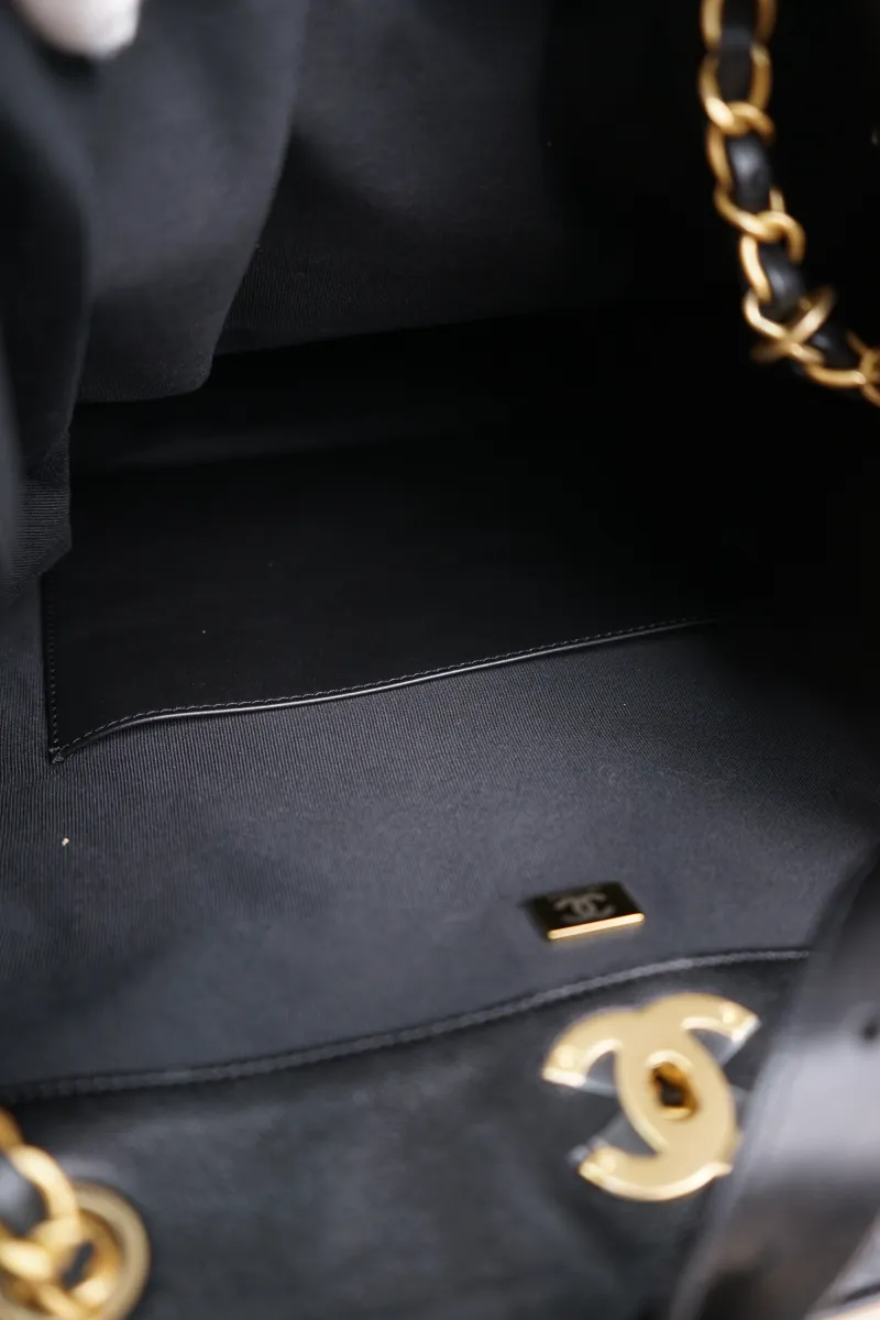 Chanel 25a Suede hobo Brown Black Microchip Edition · 29 × 11 × 33 cm — detail view 15 of 20