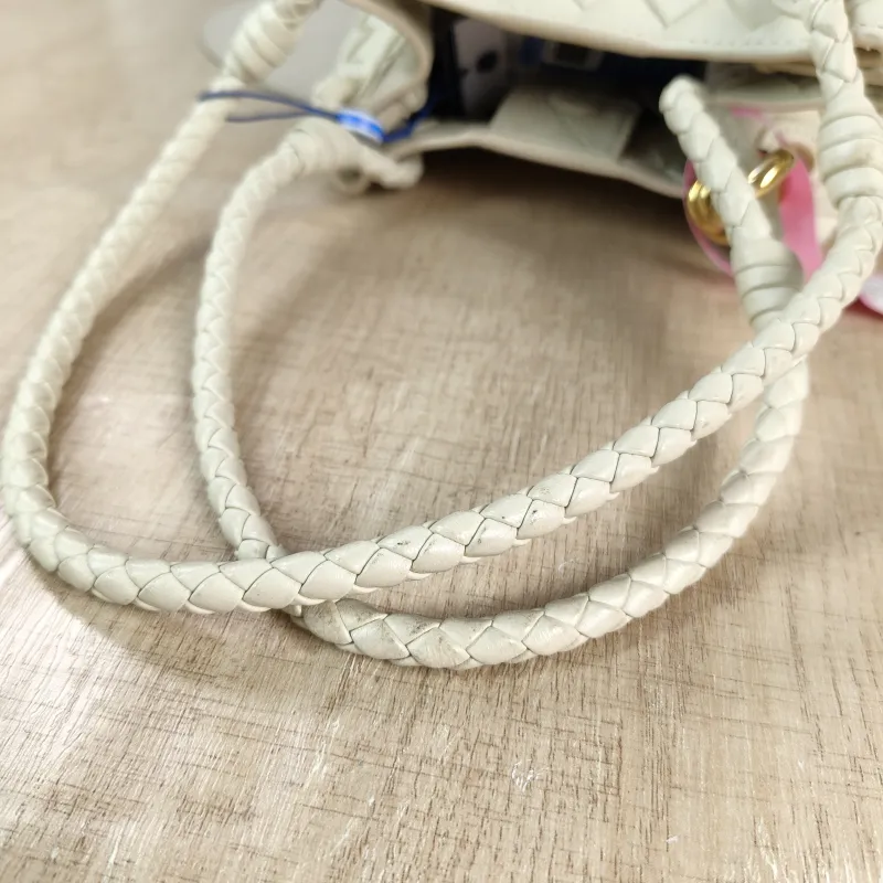 Bottega Veneta Crossbody Bag Parachute White Lambskin Small 20 × 17 × 16.5 cm — detail view 5 of 10