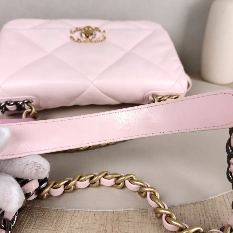 Chanel Crossbody Bag 19Bag Pink SL ambskin Small 26 × 9 × 16 cm — detail view 8 of 14