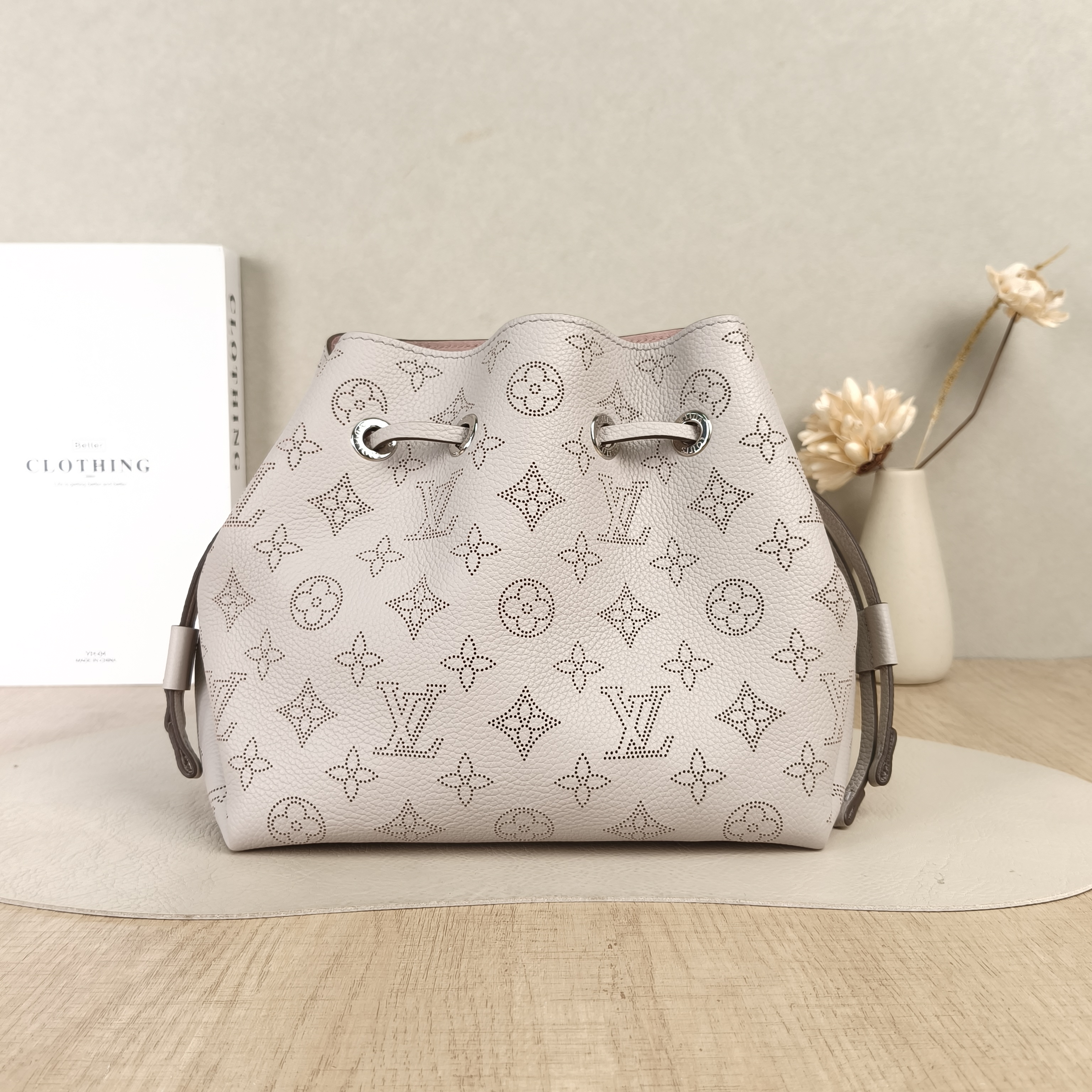 Louis Vuitton Crossbody Bag BELLA Calfskin22 × 14 × 19 cm