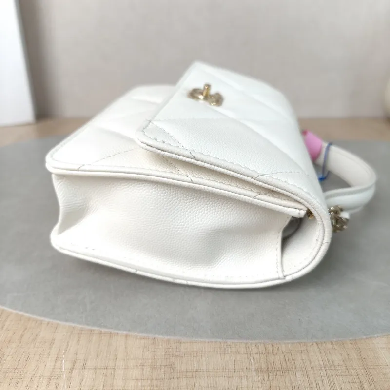 Chanel Backpack Backpack White Calfskin One Size18.2 × 5 × 14 cm — detail view 5 of 15