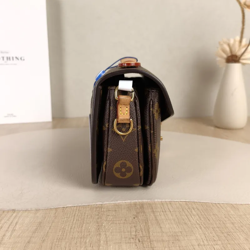 Louis Vuitton Crossbody Bag Pochette Métis East West Monogram PVC Small21.5 × 6 × 13.5 cm — detail view 11 of 13