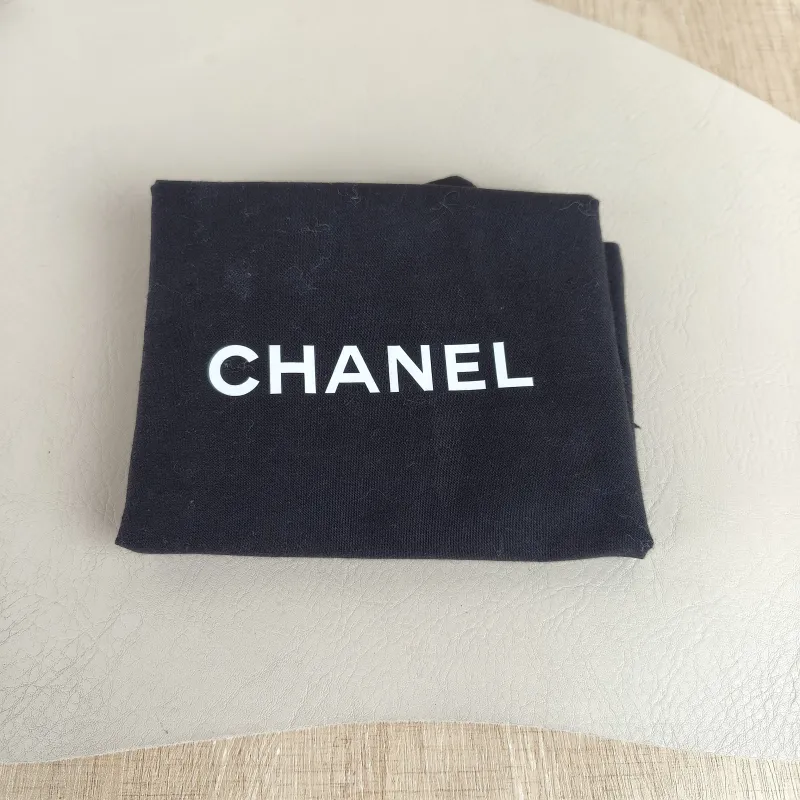 Chanel Crossbody Bag 19Bag Black Waxed Leather Small 26 × 9 × 16 cm 30 — detail view 4 of 14
