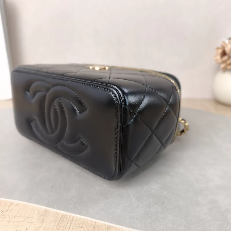 Chanel Crossbody Bag Black Lambskin Mini 16 × 8 × 9.5 cm — detail view 11 of 15