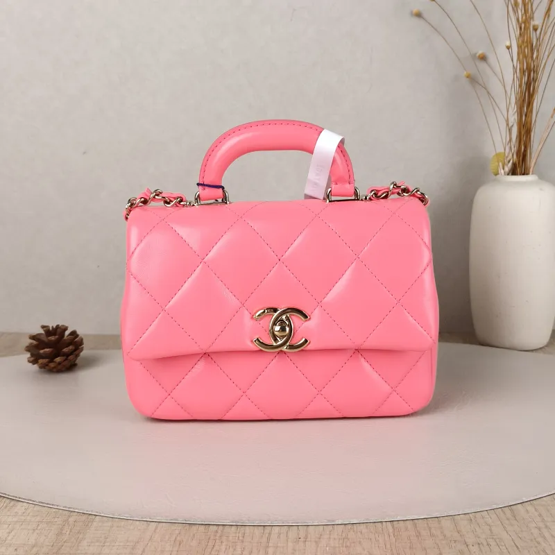 Chanel Crossbody Bag Edition Red Lambskin 19 × 6.5 × 13.5 cm