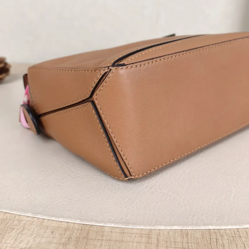 LOEWE Crossbody Bag Puzzle Caramel CC alfskin Mini 18 × 8 × 12.5 cm — detail view 3 of 10
