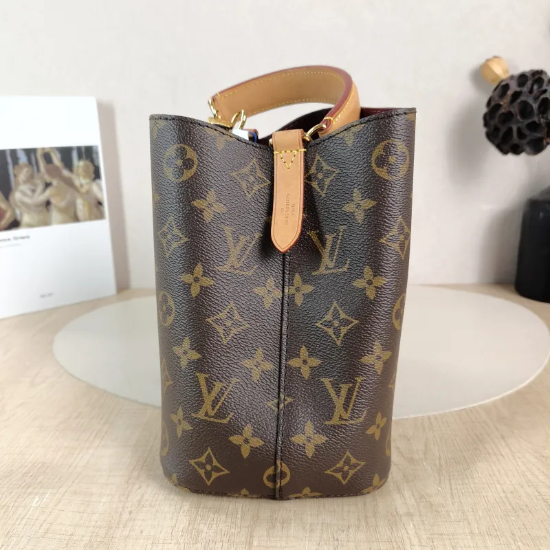 Louis Vuitton Crossbody Bag NÉONOÉ Bucket Bag BB Monogram PVC BB 20 × 13 × 20 cm — detail view 3 of 10