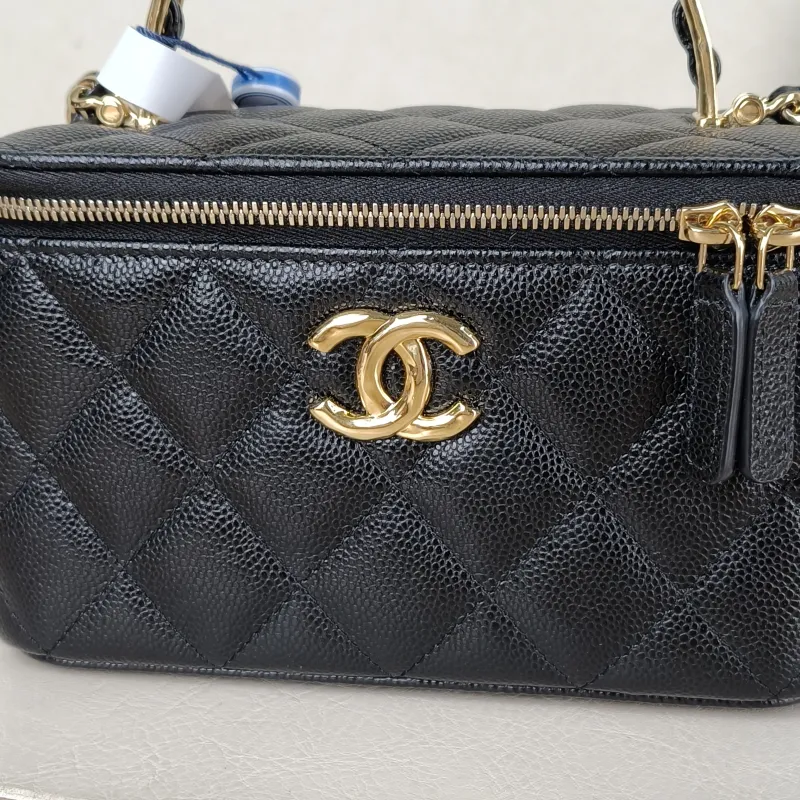Chanel Crossbody Bag Edition Black Grained Calfskinmini16 × 8 × 9.5 cm — detail view 12 of 16