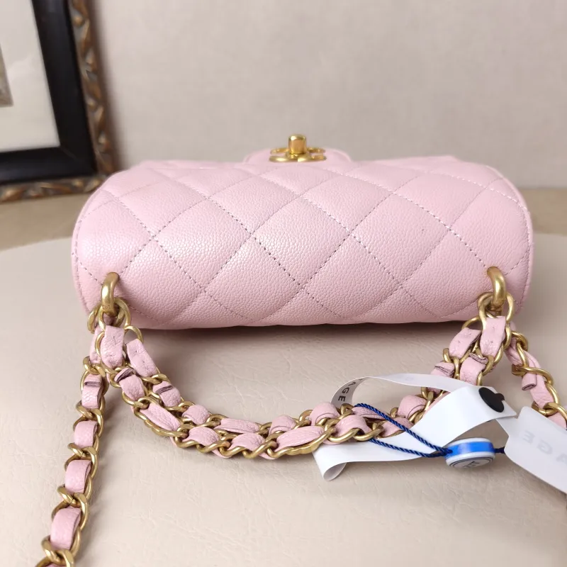Chanel Crossbody Bag Edition mini Pink Grained Calfskin mini20 × 6 × 12 cm — cover view 11 of 12