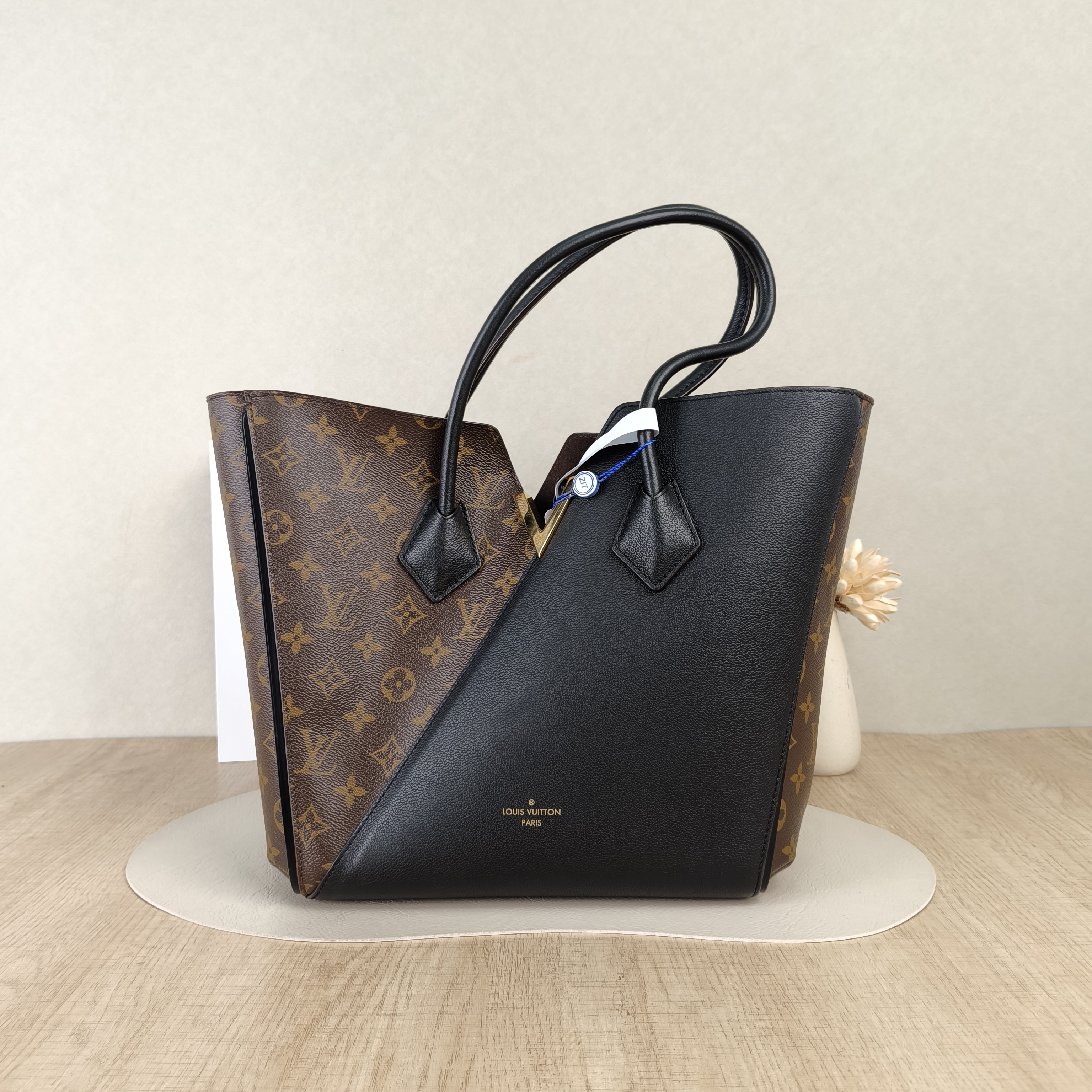 Louis Vuitton Top Handle Bag Kimono Top Handle Bag Black PVC · Calfskin39 × 15 × 29 cm