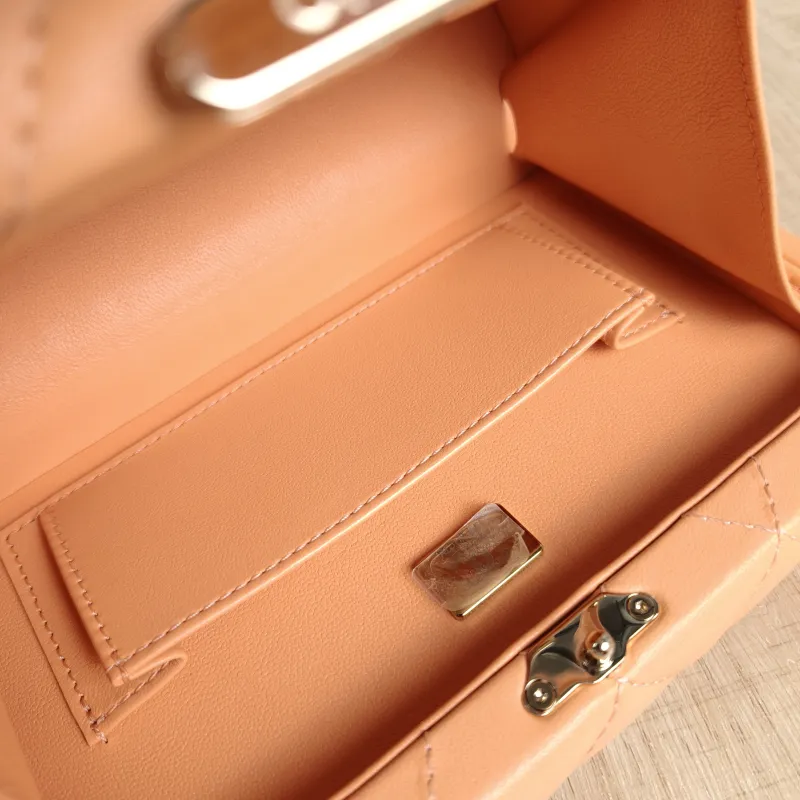 Chanel Crossbody Bag Box Bag Pink Lambskin One Size18.5 × 7 × 12 cm — detail view 5 of 11