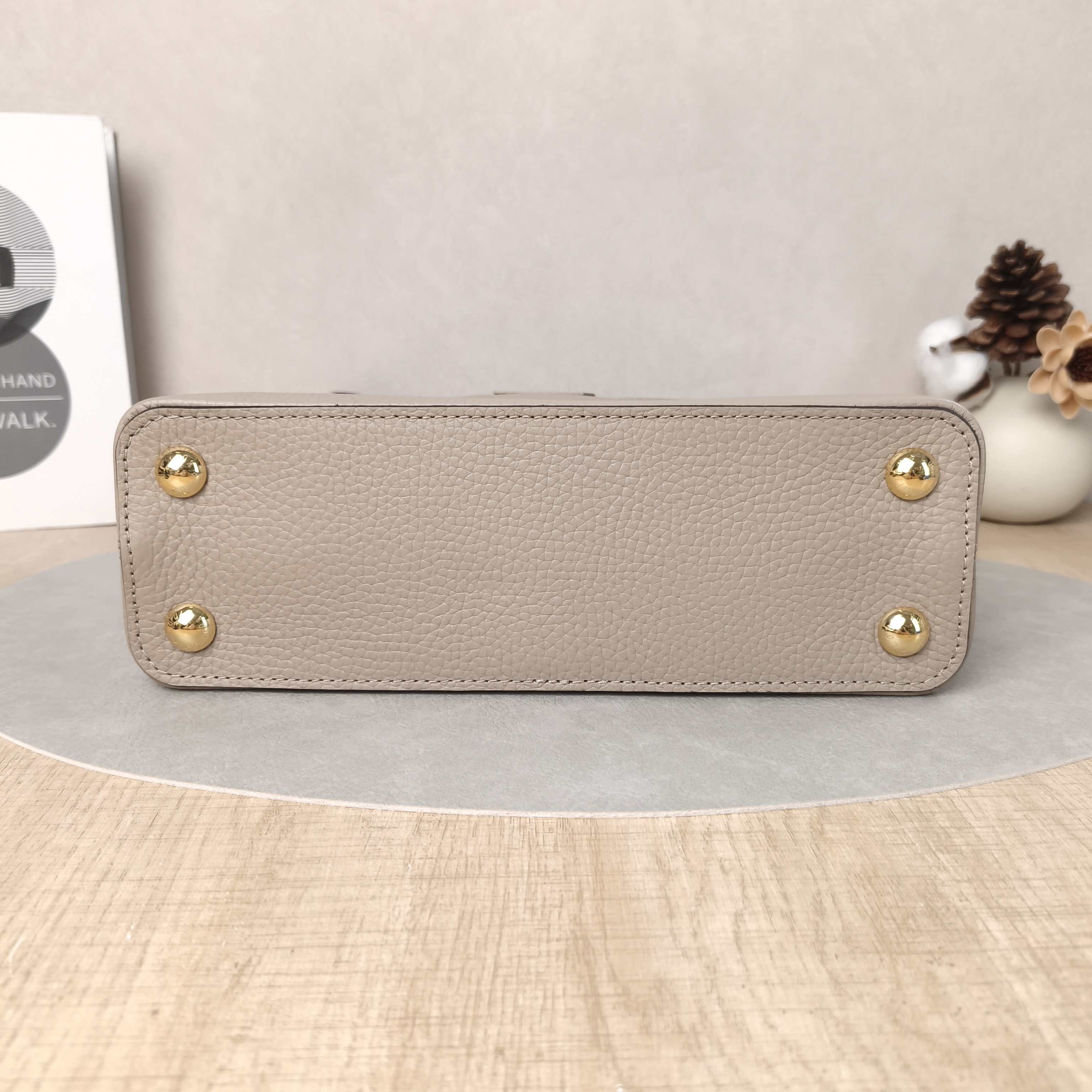 Louis Vuitton Crossbody Bag Capucines Calfskin BB27 × 9 × 17.5 cm — cover view 4 of 6