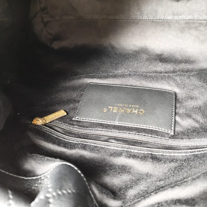 Chanel Crossbody Bag 26c hobo Black Calfskin 27.5 × 8 × 25 cm Microchip Edition — detail view 2 of 11