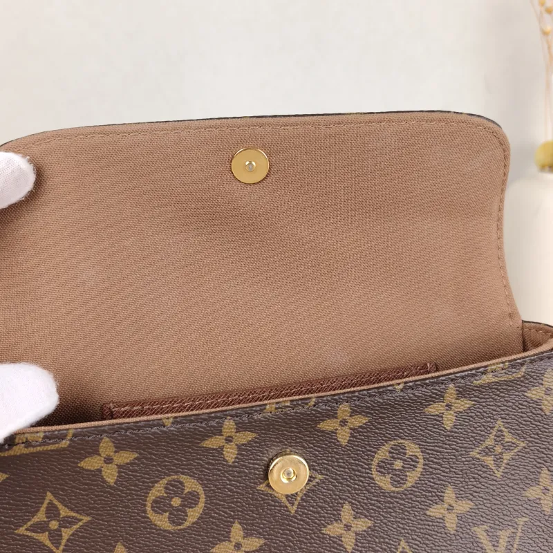 Louis Vuitton Crossbody Bag IVY Monogram PVC Small 23.5 × 4.3 × 12 cm — detail view 5 of 11