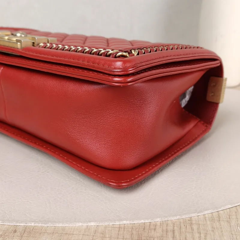 Chanel Crossbody Bag Le Boy​ Red Lambskin Medium 25 × 9 × 15 cm 24 — detail view 7 of 16