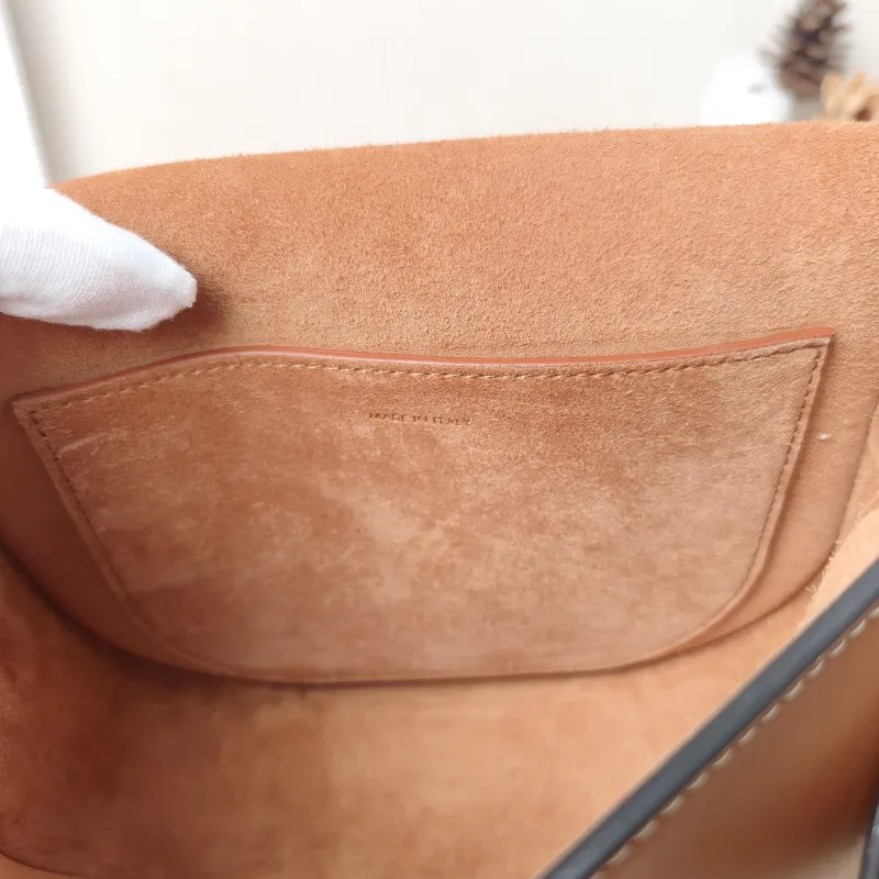 CELINE Crossbody Bag FOLCO TRIOMPHE Caramel Calfskin One Size18.5 × 7 × 15 cm — detail view 16 of 16