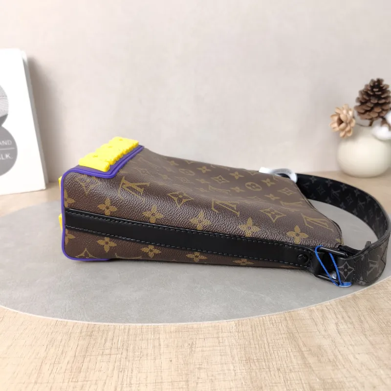 Louis Vuitton Crossbody Bag Cruiser Messenger Bag Monogram PVC One Size16.5 × 10 × 24 cm — detail view 11 of 12