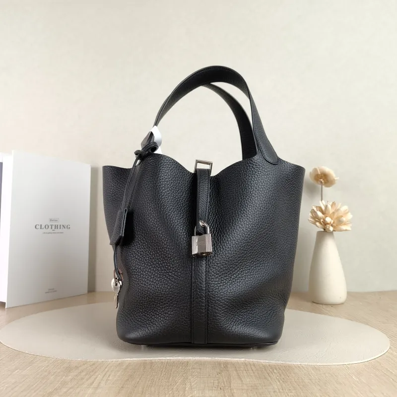Hermès Top Handle Bag Picotin Lock 22 22 Black TC Calfskin Medium 22 × 18 × 21 cm k