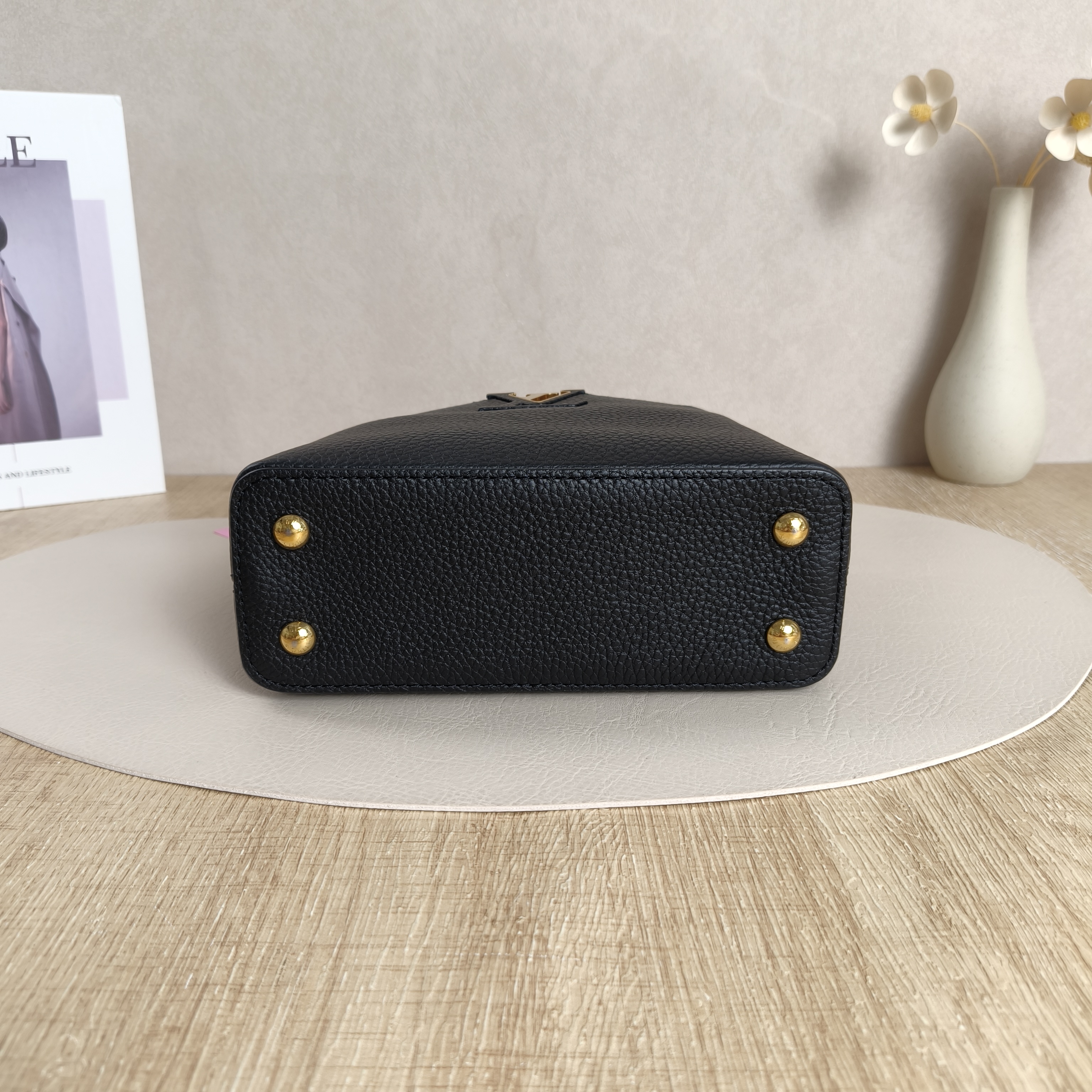 Louis Vuitton Crossbody Bag Capucines Black Calfskinmini21 × 8 × 13.5 cm — cover view 5 of 11