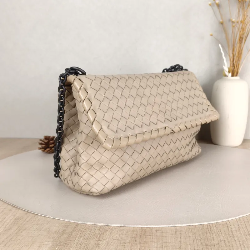 Bottega Veneta Shoulder Bag Woven Messenger Bag Pink Lambskin One Size24 × 8 × 17 cm — cover view 2 of 5