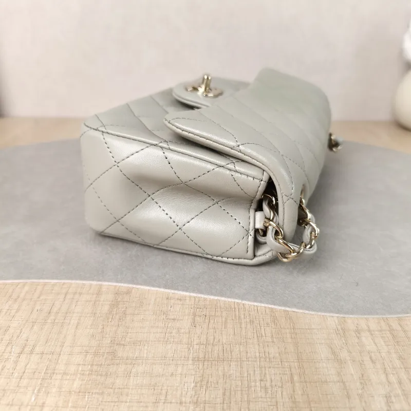 Chanel Crossbody Bag Classic Flap Large Mini CF Mini Green Lambskin mini 20 × 6 × 12 cm — detail view 8 of 13