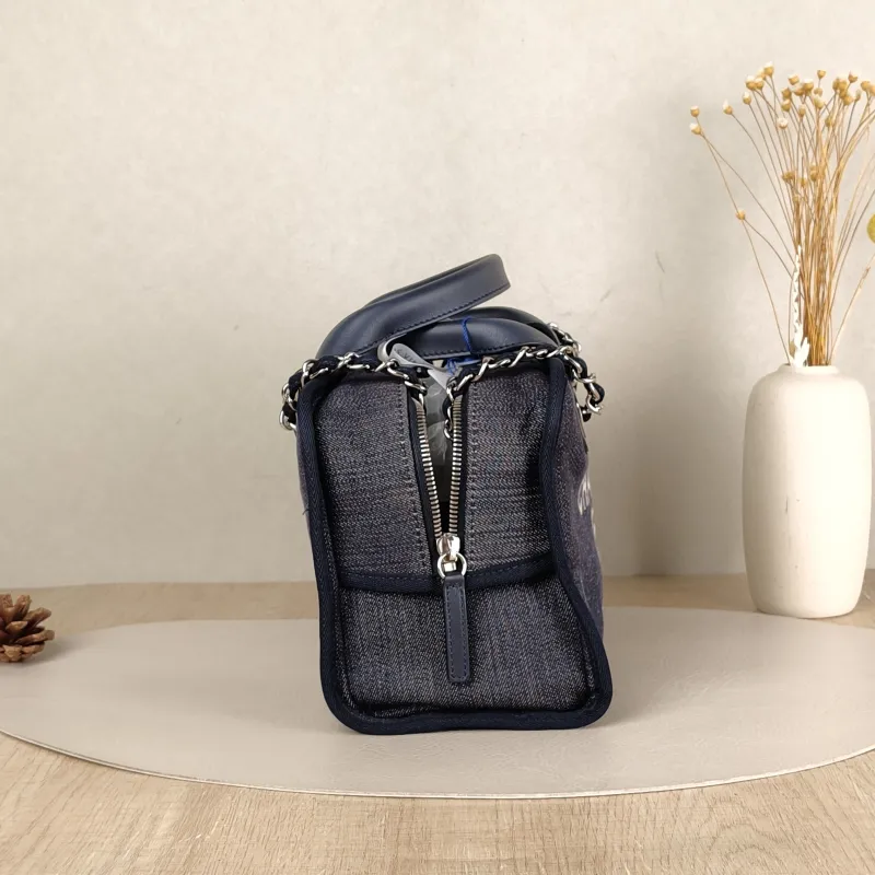 Chanel Crossbody Bag Navy Canvas One Size27 × 12 × 16 cm — detail view 10 of 13
