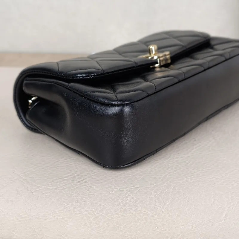 Chanel Crossbody Bag Crossbody Bag Black Lambskin One Size 19 × 4 × 11 cm — detail view 11 of 12
