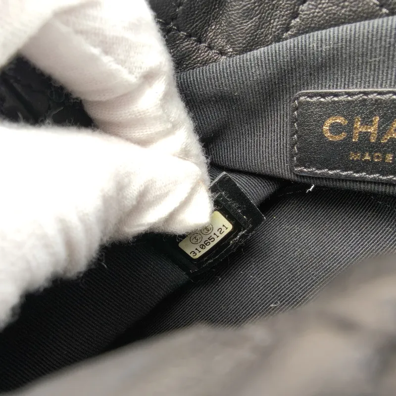 Chanel Shoulder Bag Pearl Bucket Bag Black Lambskin Mini 11.5 × 11.5 × 10.5 cm 31 — detail view 5 of 10