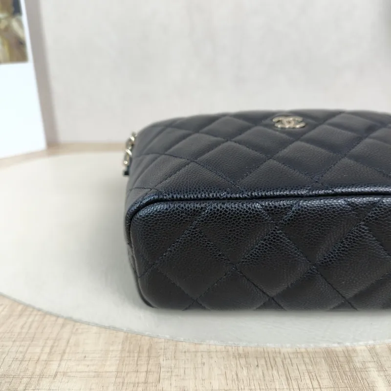 Chanel Crossbody Bag25c Vanity Case Bag Black Grained Calfskin One Size16 × 6 × 13 cm — detail view 11 of 12