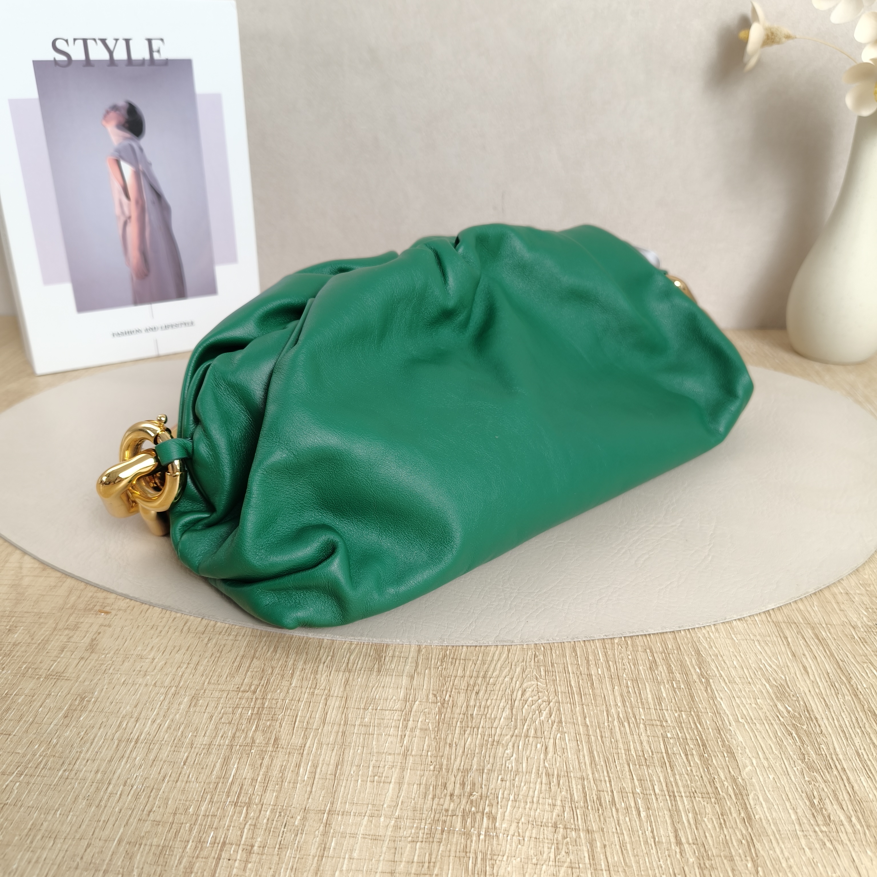 Bottega Veneta Shoulder Bag The Chain Pouch Green Calfskin One Size30 × 8 × 15 cm — cover view 5 of 10