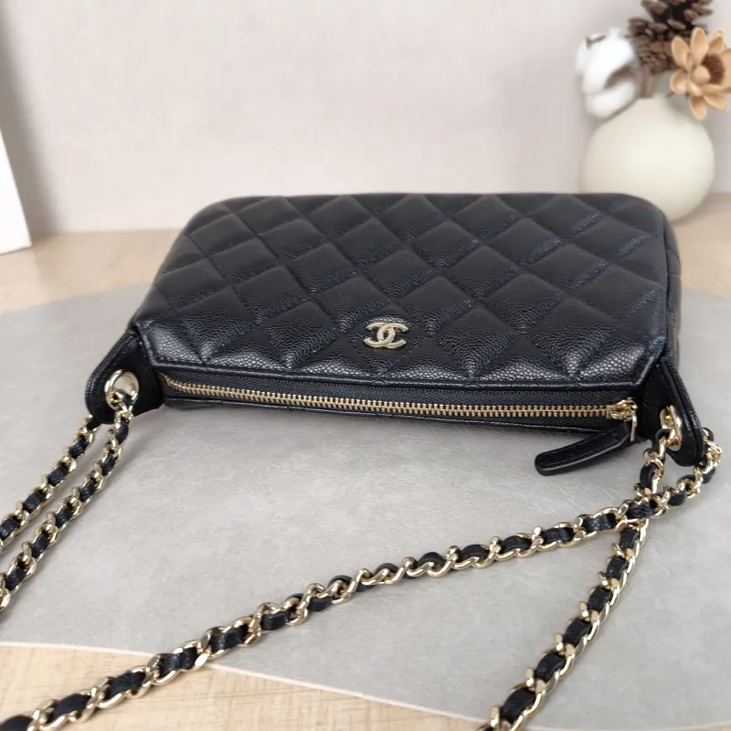 Chanel Crossbody Bag Black Grained Calfskin 21 × 5.5 × 12 cm — detail view 2 of 11