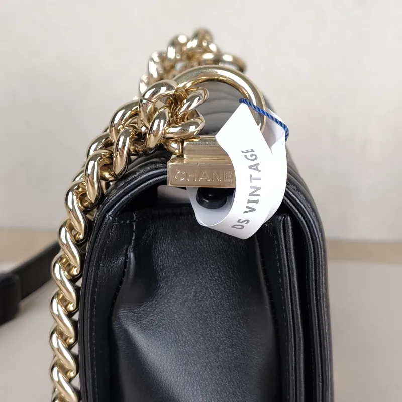 Chanel Crossbody Bagv Le Boy​Black Calfskin Small20.5 × 8.5 × 12 cm — detail view 9 of 16