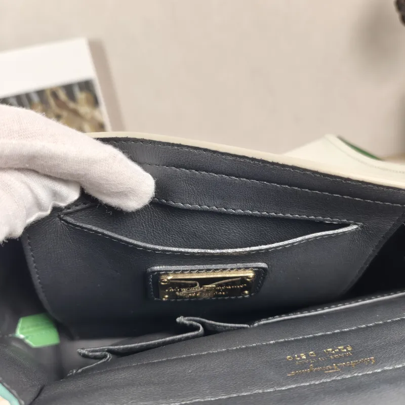 FERRAGAMO Shoulder Bag Shoulder Bag Colorblock Calfskin One Size24 × 13 × 17 cm — detail view 2 of 14