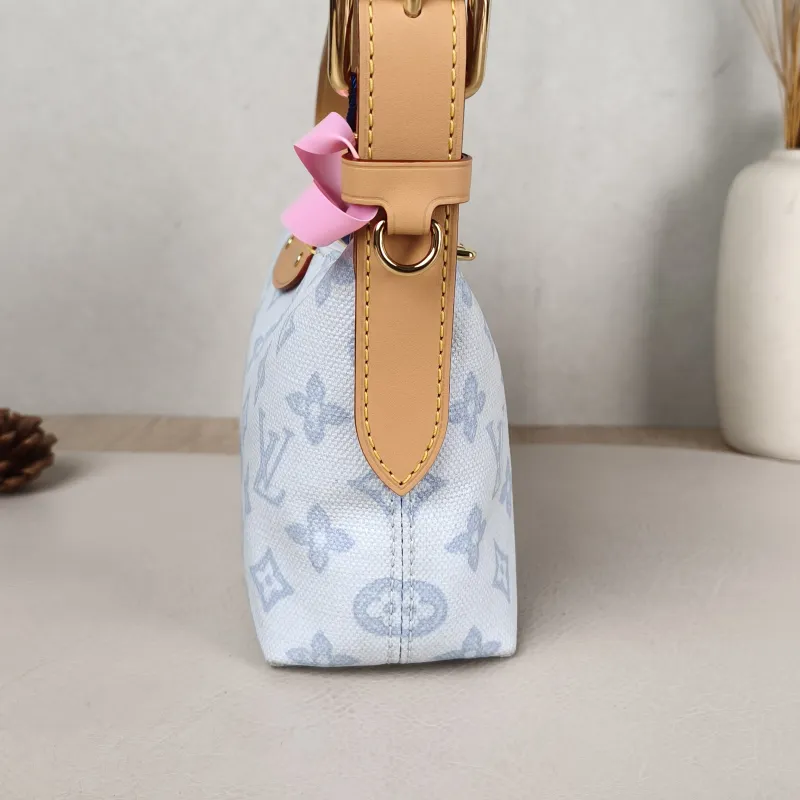 Louis Vuitton Shoulder Bag Pochette Hills Blue PVC One Size 18.5 × 6.5 × 11 cm — detail view 9 of 11